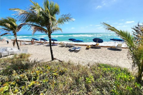 Купить кондоминиум в Халландейл-Бич, Флорида 1 спальня, 68.38м2, № 2064130 - фото 13