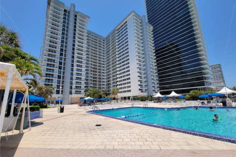 Купить кондоминиум в Халландейл-Бич, Флорида 1 спальня, 68.38м2, № 2064130 - фото 23