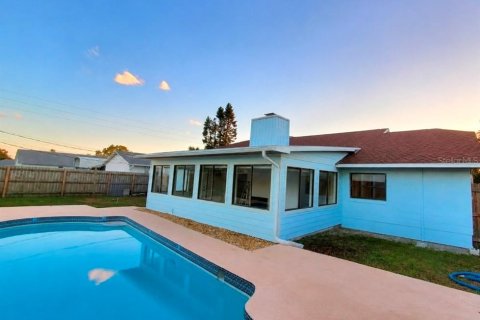 Купить виллу или дом в Эджуотер, Флорида 8 комнат, 171.31м2, № 2321380 - фото 5