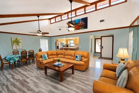 Купить виллу или дом в Эджуотер, Флорида 8 комнат, 171.31м2, № 2321380 - фото 11