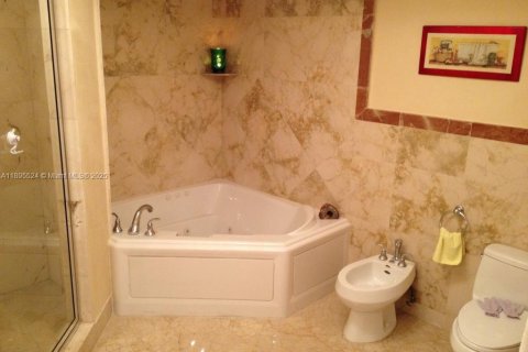 Condo in Sunny Isles Beach, Florida, 3 bedrooms  № 2081469 - photo 8