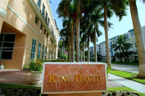 Condo in Sunny Isles Beach, Florida, 3 bedrooms  № 2081469 - photo 26