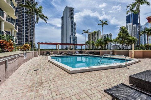 Condo in Sunny Isles Beach, Florida, 3 bedrooms  № 2081469 - photo 23