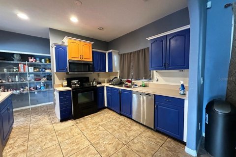 House in Orange City, Florida 5 bedrooms, 241.36 sq.m. № 1905000 - photo 3
