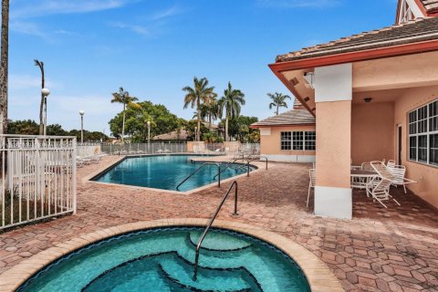 Купить виллу или дом в Пемброк-Пайнс, Флорида 3 спальни, 111.85м2, № 1932781 - фото 25