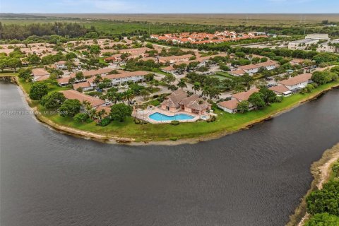 Купить виллу или дом в Пемброк-Пайнс, Флорида 3 спальни, 111.85м2, № 1932781 - фото 23