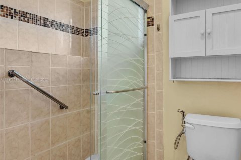 Купить виллу или дом в Пемброк-Пайнс, Флорида 3 спальни, 111.85м2, № 1932781 - фото 11