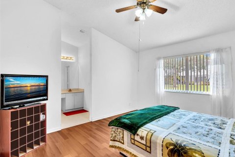 Купить виллу или дом в Пемброк-Пайнс, Флорида 3 спальни, 111.85м2, № 1932781 - фото 8