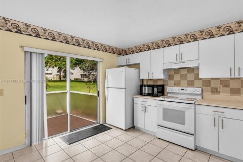 Купить виллу или дом в Пемброк-Пайнс, Флорида 3 спальни, 111.85м2, № 1932781 - фото 6