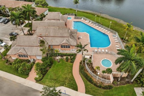 Купить виллу или дом в Пемброк-Пайнс, Флорида 3 спальни, 111.85м2, № 1932781 - фото 22