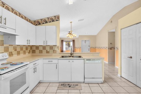 Купить виллу или дом в Пемброк-Пайнс, Флорида 3 спальни, 111.85м2, № 1932781 - фото 7