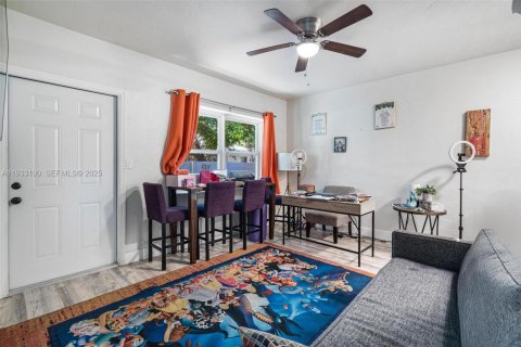 Commercial property in Miami, Florida 213.12 sq.m. № 1992719 - photo 16