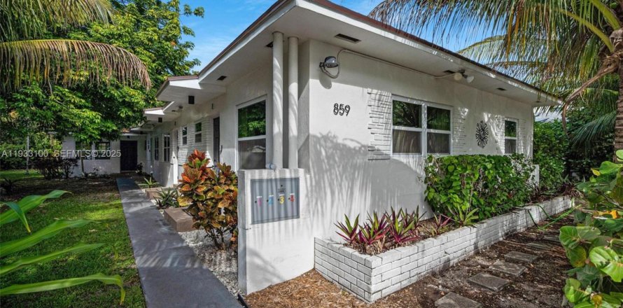 Commercial property in Miami, Florida 213.12 sq.m. № 1992719