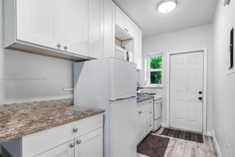 Commercial property in Miami, Florida 213.12 sq.m. № 1992719 - photo 19