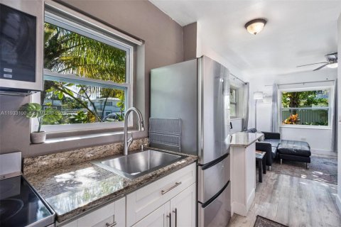 Commercial property in Miami, Florida 213.12 sq.m. № 1992719 - photo 7