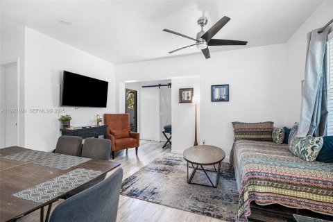 Commercial property in Miami, Florida 213.12 sq.m. № 1992719 - photo 20