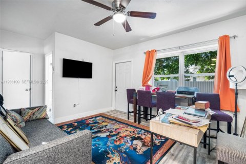 Commercial property in Miami, Florida 213.12 sq.m. № 1992719 - photo 15