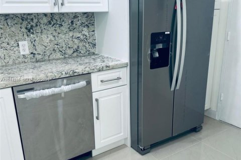 Copropriété à louer à Hollywood, Floride: 2 chambres, 105.17 m2 № 2076403 - photo 5