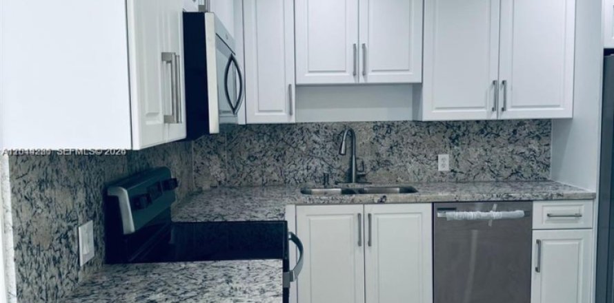 Condo à Hollywood, Floride, 2 chambres  № 2076403