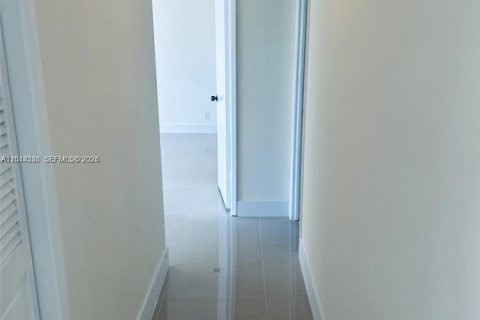 Copropriété à louer à Hollywood, Floride: 2 chambres, 105.17 m2 № 2076403 - photo 7