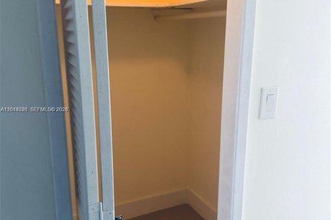 Copropriété à louer à Hollywood, Floride: 2 chambres, 105.17 m2 № 2076403 - photo 15