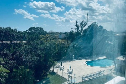 Copropriété à louer à Hollywood, Floride: 2 chambres, 105.17 m2 № 2076403 - photo 8