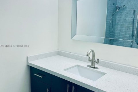 Copropriété à louer à Hollywood, Floride: 2 chambres, 105.17 m2 № 2076403 - photo 12