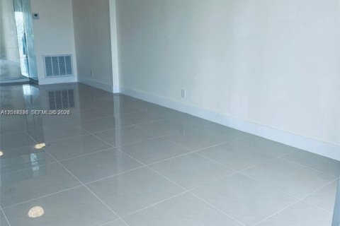 Copropriété à louer à Hollywood, Floride: 2 chambres, 105.17 m2 № 2076403 - photo 6