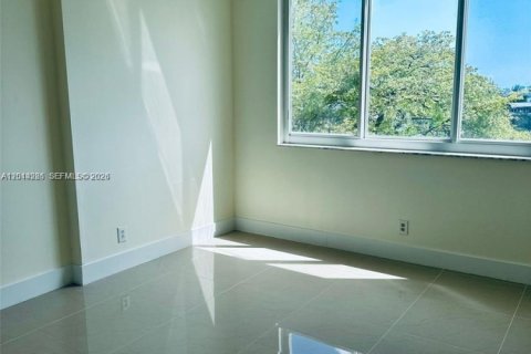 Copropriété à louer à Hollywood, Floride: 2 chambres, 105.17 m2 № 2076403 - photo 13