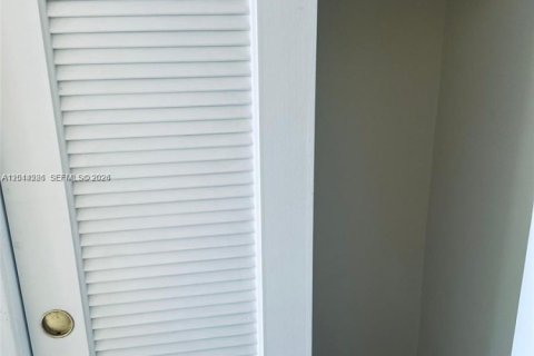 Copropriété à louer à Hollywood, Floride: 2 chambres, 105.17 m2 № 2076403 - photo 14