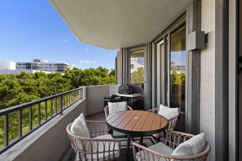 Condominio en alquiler en Key Biscayne, Florida, 4 dormitorios, 185.8 m2 № 1993664 - foto 22