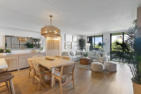 Condominio en alquiler en Key Biscayne, Florida, 4 dormitorios, 185.8 m2 № 1993664 - foto 3