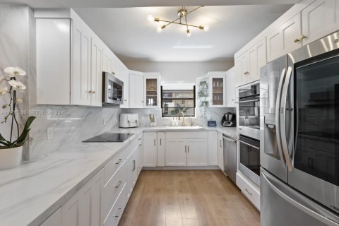 Condominio en alquiler en Key Biscayne, Florida, 4 dormitorios, 185.8 m2 № 1993664 - foto 9