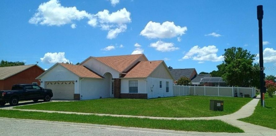 Casa en Kissimmee, Florida 3 dormitorios, 114.73 m2 № 1916752