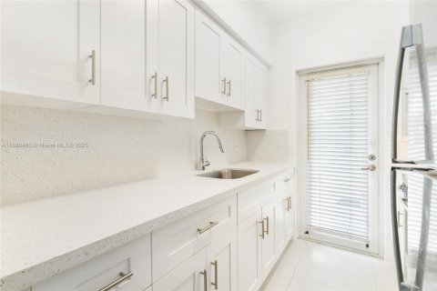 Appartement à louer à Miami Beach, Floride: 1 chambre, 65.03 m2 № 1929098 - photo 5