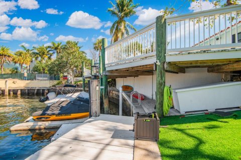 House in Boca Raton, Florida 3 bedrooms, 195.09 sq.m. № 1040555