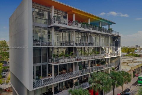 Condominio en alquiler en Miami, Florida, 2 dormitorios, 131.92 m2 № 2054471 - foto 2