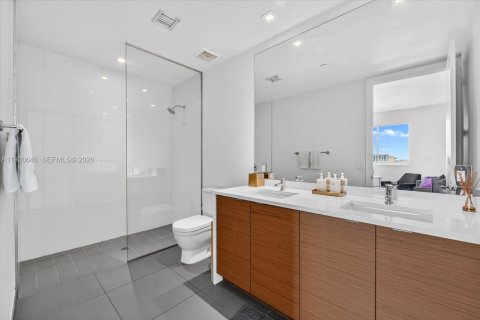 Condominio en alquiler en Miami, Florida, 2 dormitorios, 131.92 m2 № 2054471 - foto 16