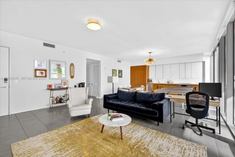 Condominio en alquiler en Miami, Florida, 2 dormitorios, 131.92 m2 № 2054471 - foto 14