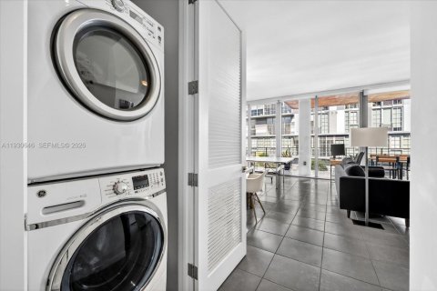 Condominio en alquiler en Miami, Florida, 2 dormitorios, 131.92 m2 № 2054471 - foto 19