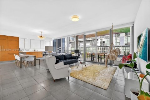 Condominio en alquiler en Miami, Florida, 2 dormitorios, 131.92 m2 № 2054471 - foto 11