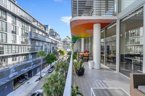 Condominio en alquiler en Miami, Florida, 2 dormitorios, 131.92 m2 № 2054471 - foto 5