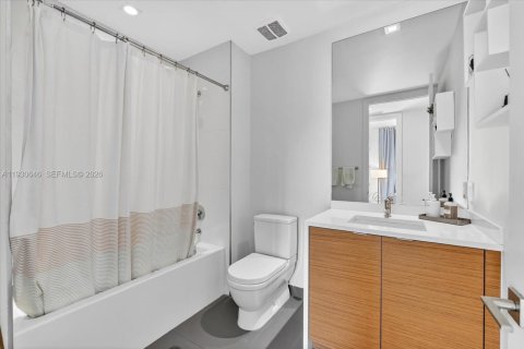 Condominio en alquiler en Miami, Florida, 2 dormitorios, 131.92 m2 № 2054471 - foto 18