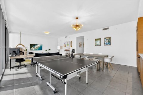 Condominio en alquiler en Miami, Florida, 2 dormitorios, 131.92 m2 № 2054471 - foto 12