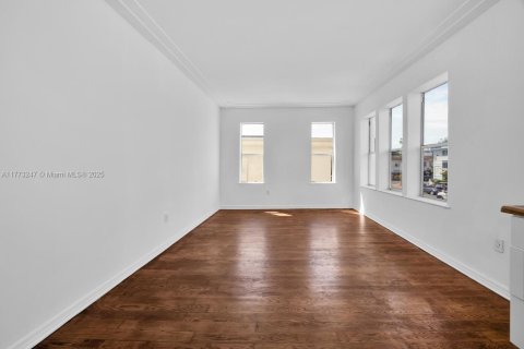 Condo in Miami Beach, Florida, 2 bedrooms  № 1860928 - photo 6