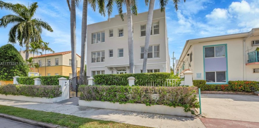 Condo in Miami Beach, Florida, 2 bedrooms  № 1860928