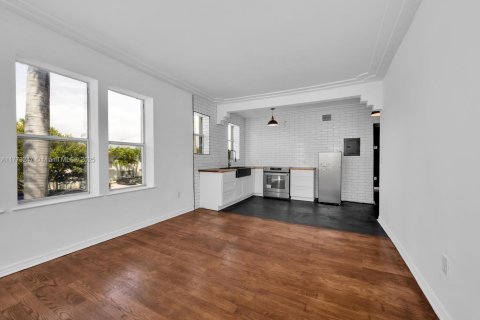 Condo in Miami Beach, Florida, 2 bedrooms  № 1860928 - photo 4