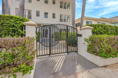 Condo in Miami Beach, Florida, 2 bedrooms  № 1860928 - photo 2