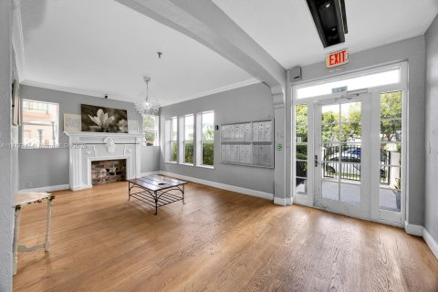 Condo in Miami Beach, Florida, 2 bedrooms  № 1860928 - photo 3