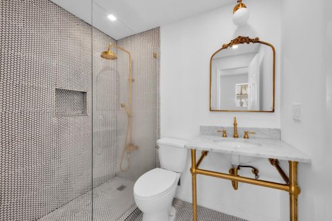 Condo in Miami Beach, Florida, 2 bedrooms  № 1860928 - photo 19